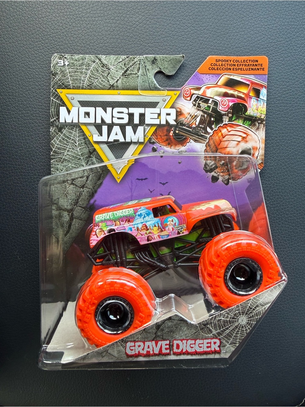 THE HALLOWEEN GRAVE DIGGER! 👻🏁 Monster Jam Grave Digger